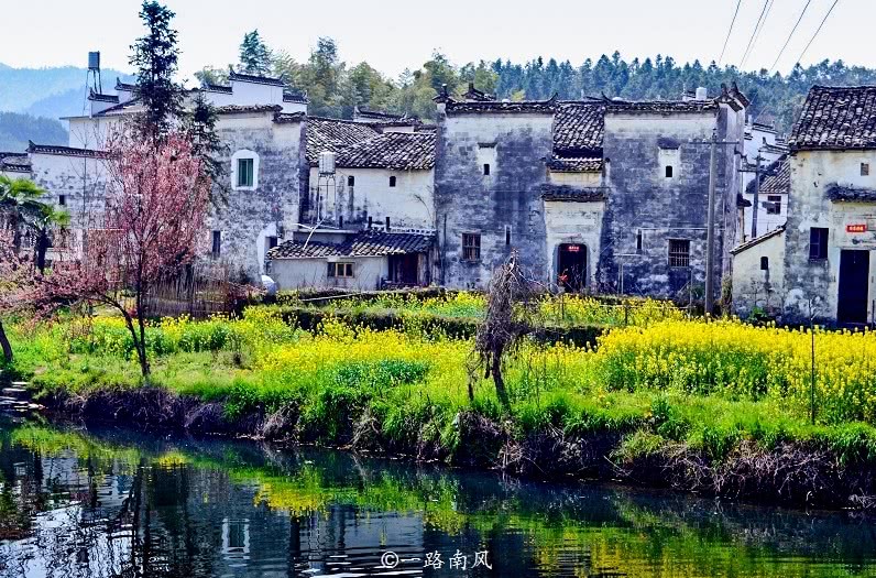 江西最漂亮的宋代村落，位于婺源，一到春天就被油菜花包围